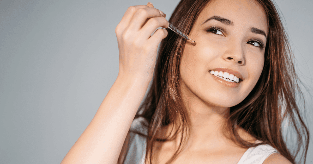 Dùng 2 loại serum cùng lúc được không? [Chuyên gia giải đáp]