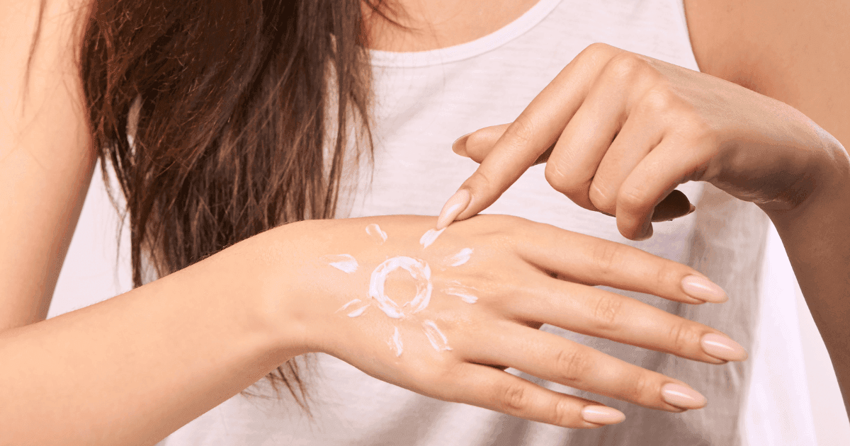 Trời mưa có cần bôi kem chống nắng không? [UpBeauty giải đáp]