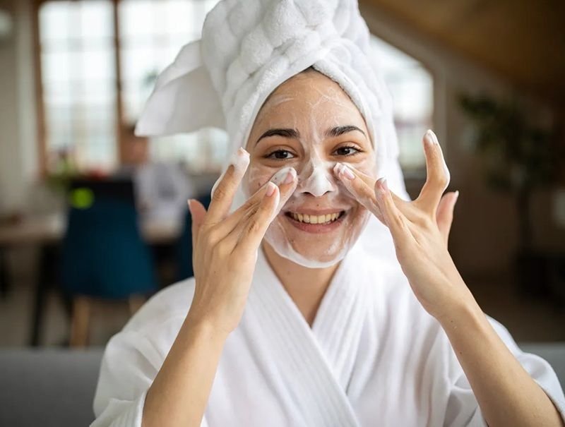 Sữa rửa mặt nào tốt? Top 7 loại dịu nhẹ, sạch sâu cho mọi loại da